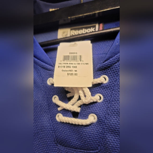 BNWT Women's Maple Leafs Jersey Sz Medium - Picture 8 of 8